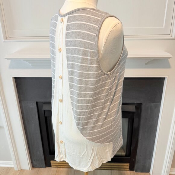 π€ Pink Clover Gray & White Striped Tank β Button Back Detail (Size M) - Picture 6 of 9